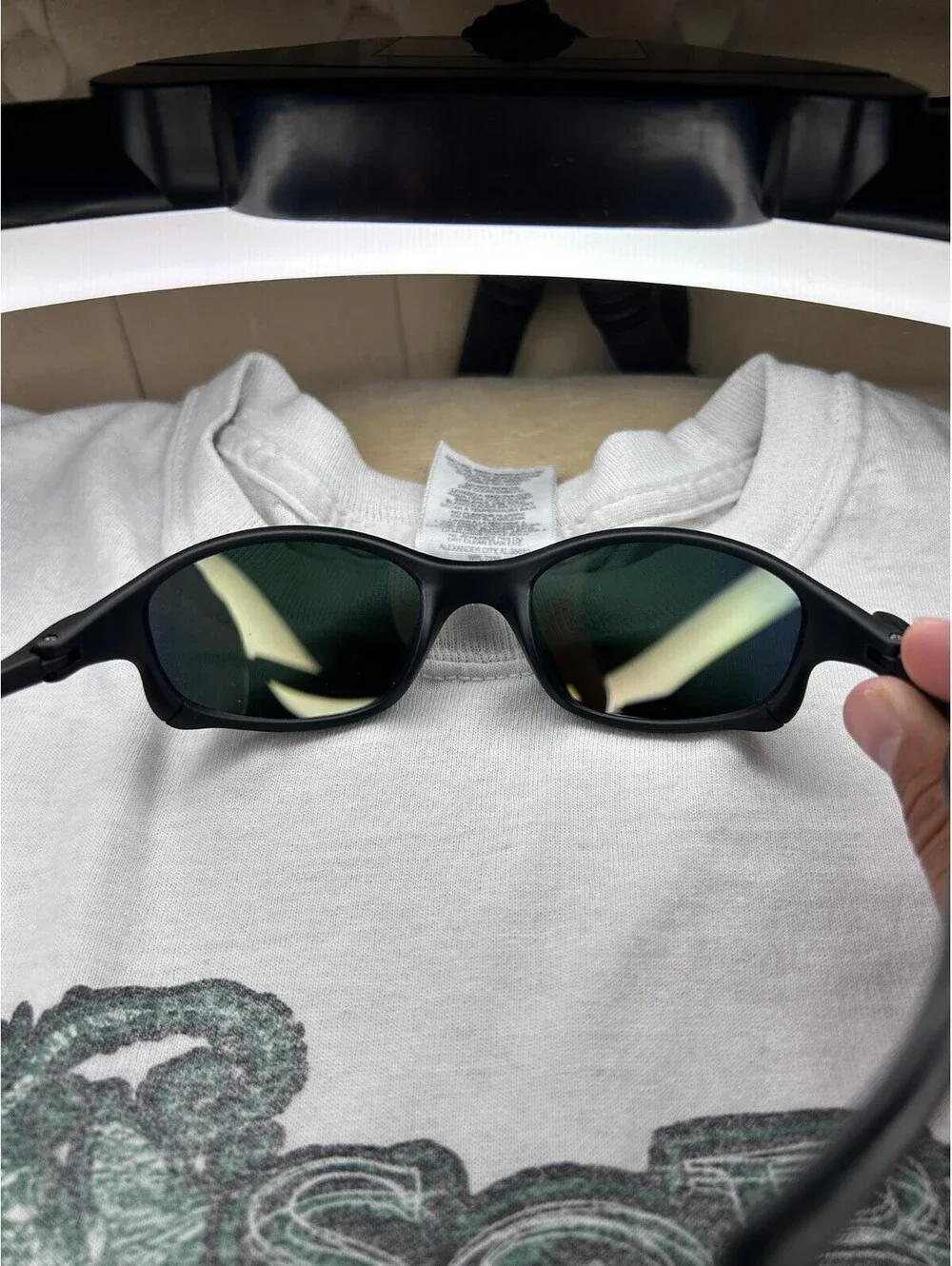 Black oval Sunglasses with Yellow Mirrored Lenses
